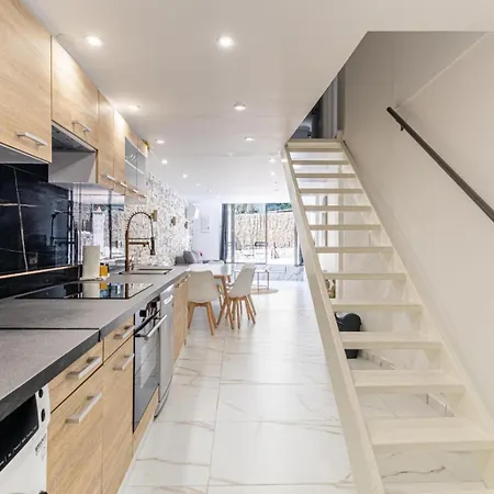 Cannes Guest House Apartment *