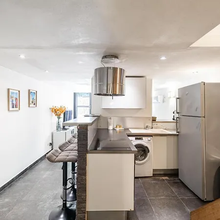 Cannes Guest House شقة *